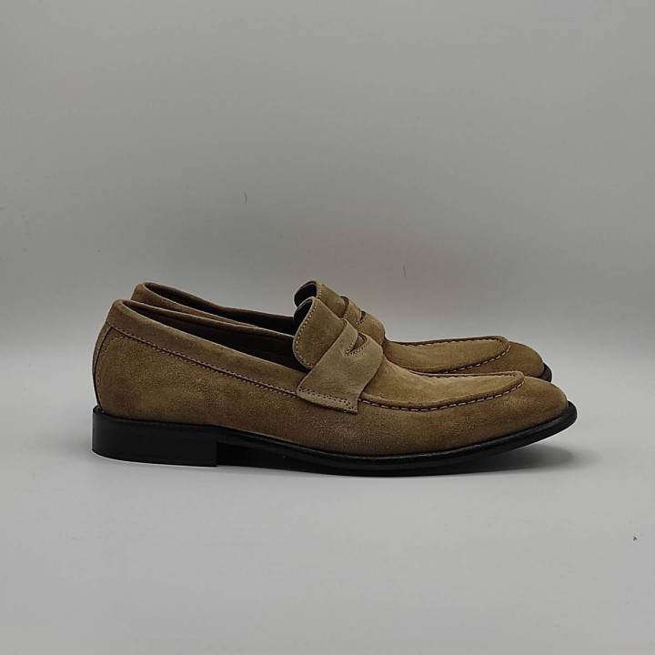 Hundred Mocassino
