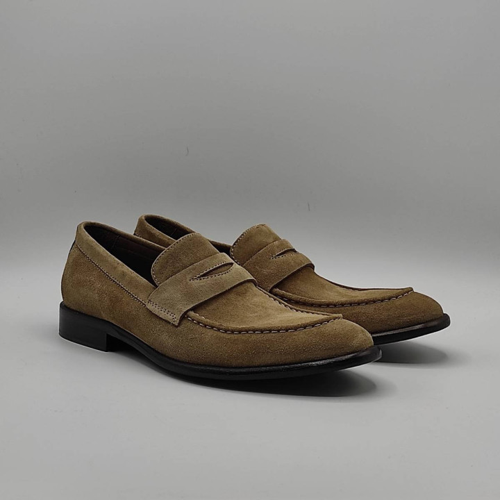 Hundred Mocassino